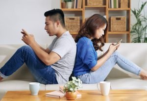 Gadget dan Kesehatan Mental: Sebuah Hubungan yang Kompleks